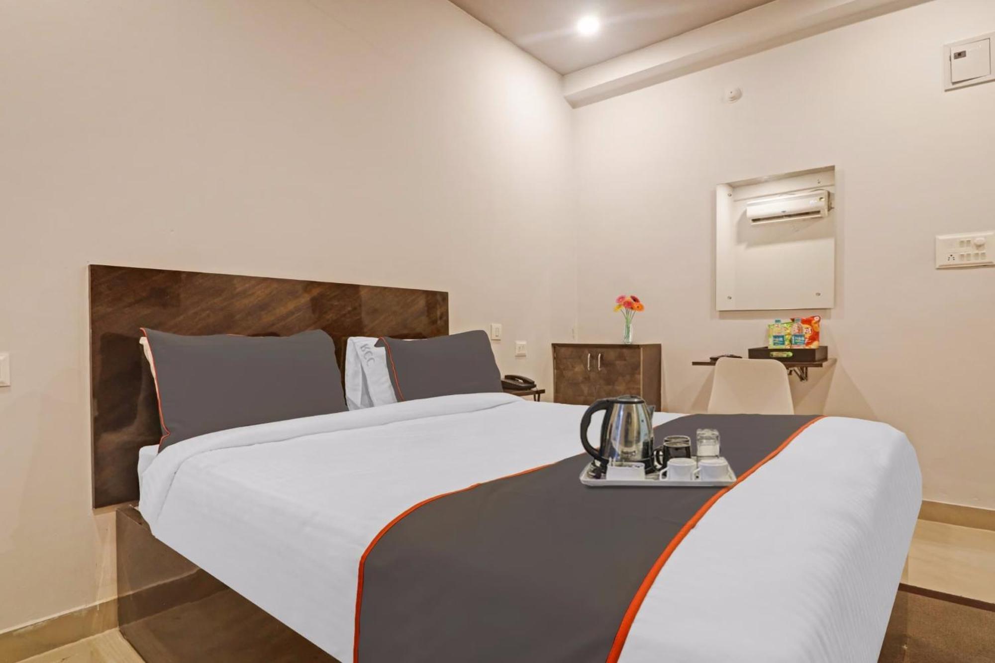 Super Townhouse Rcc Pristine Hotel Hyderabad Exterior photo