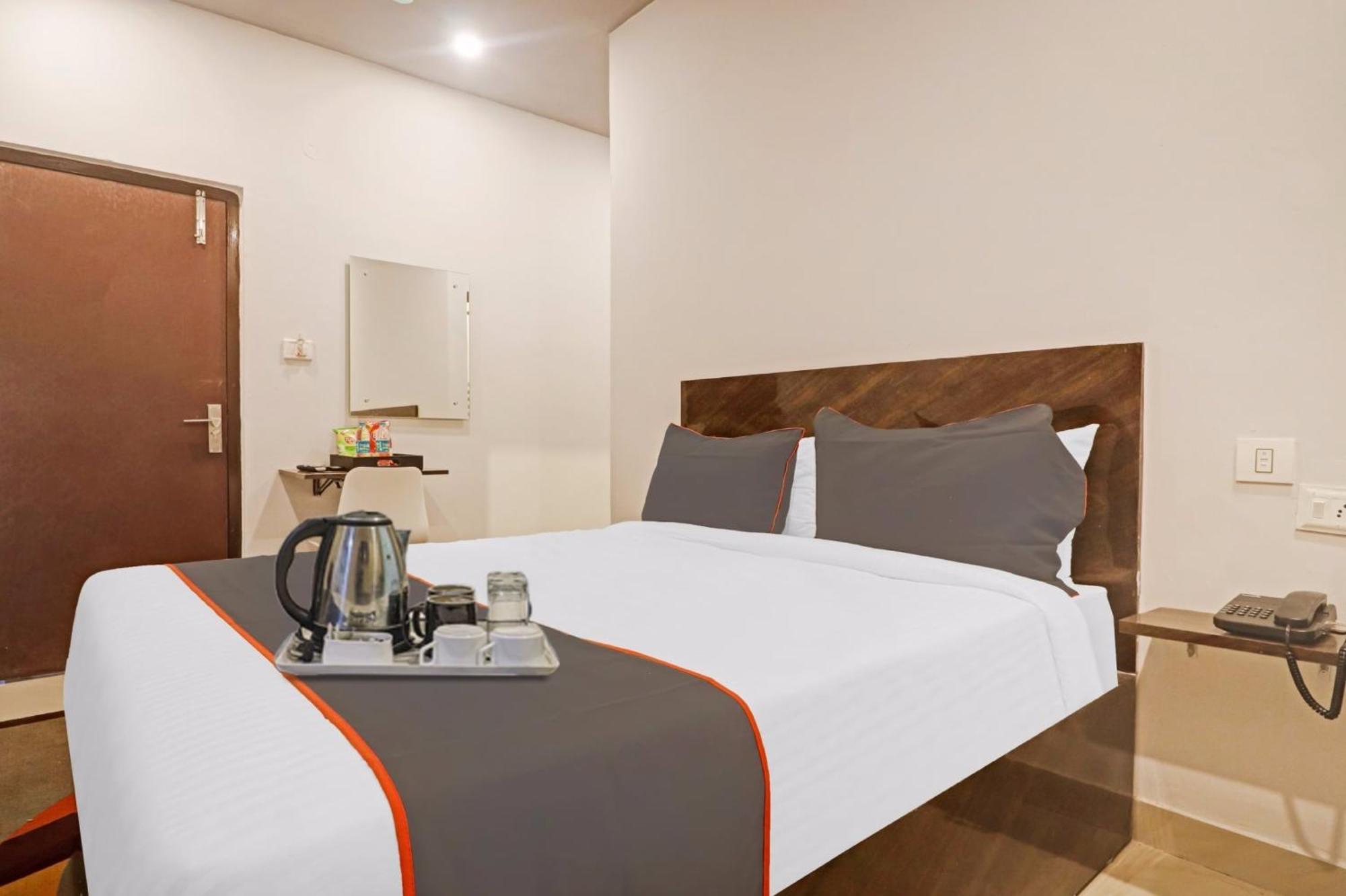 Super Townhouse Rcc Pristine Hotel Hyderabad Exterior photo