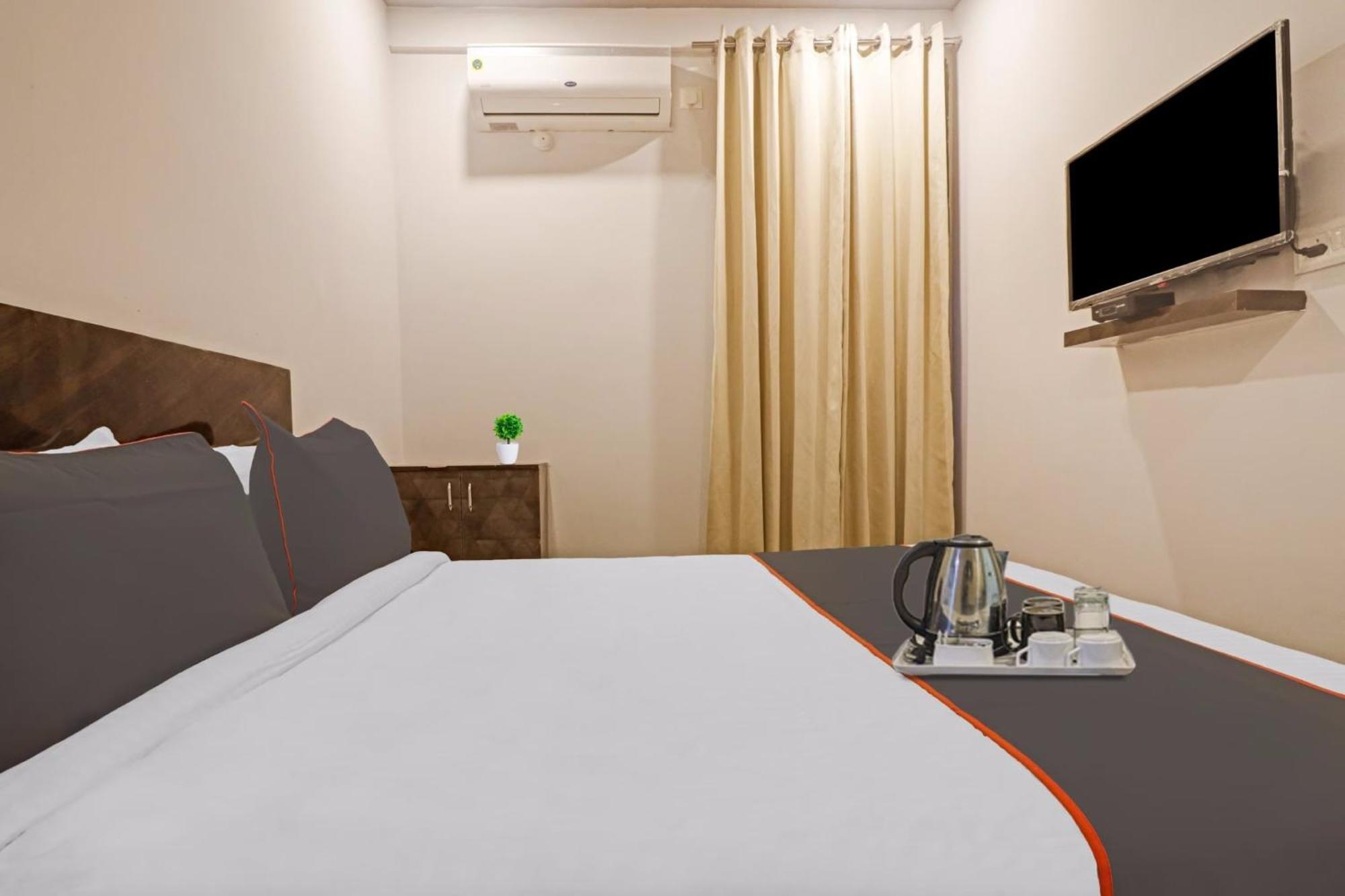 Super Townhouse Rcc Pristine Hotel Hyderabad Exterior photo