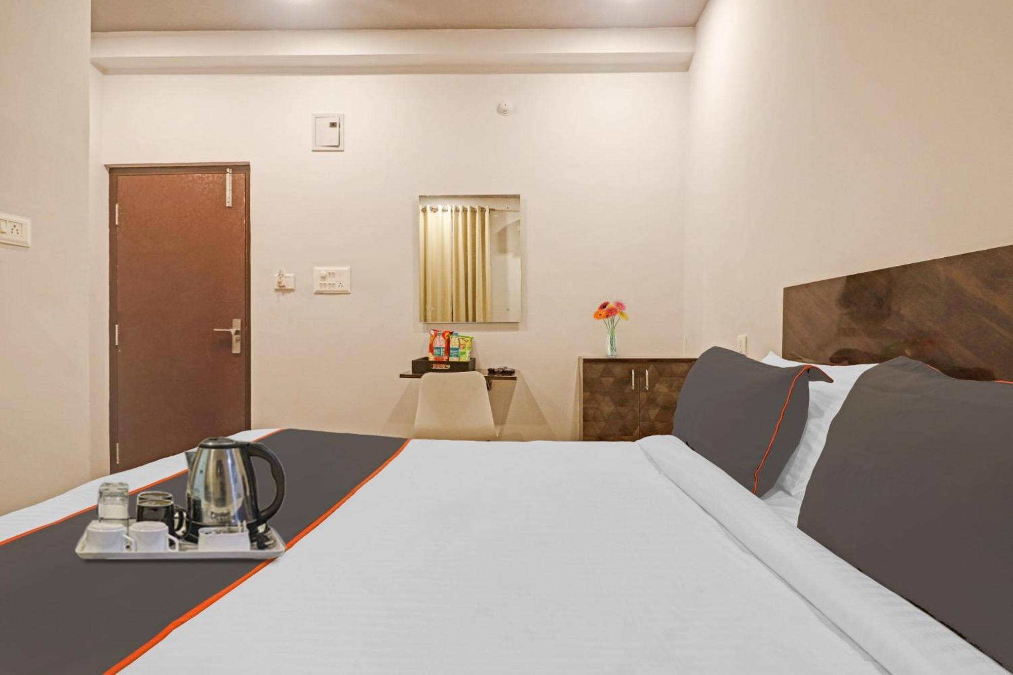 Super Townhouse Rcc Pristine Hotel Hyderabad Exterior photo