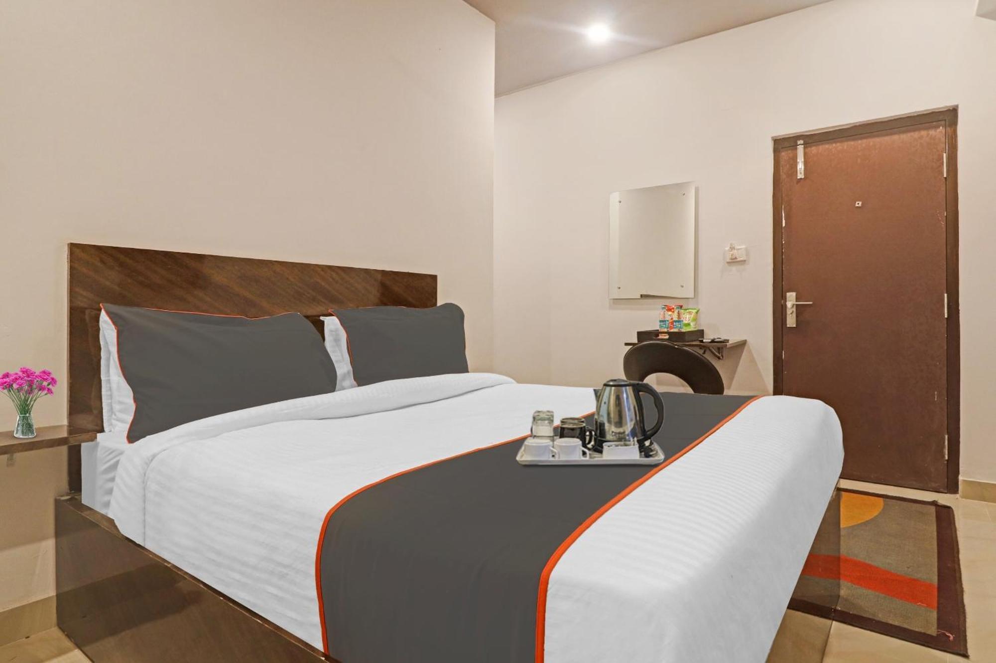Super Townhouse Rcc Pristine Hotel Hyderabad Exterior photo