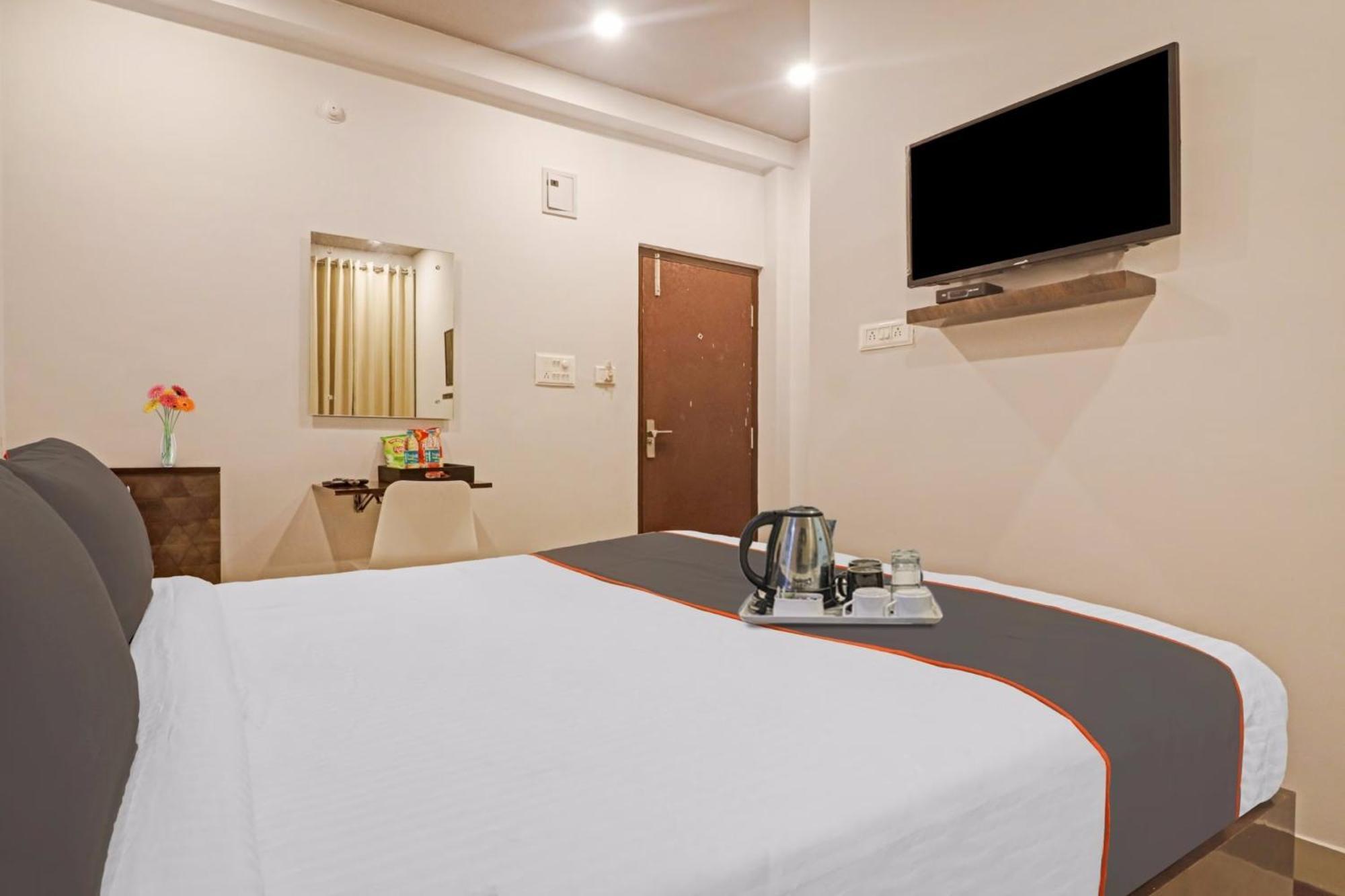 Super Townhouse Rcc Pristine Hotel Hyderabad Exterior photo