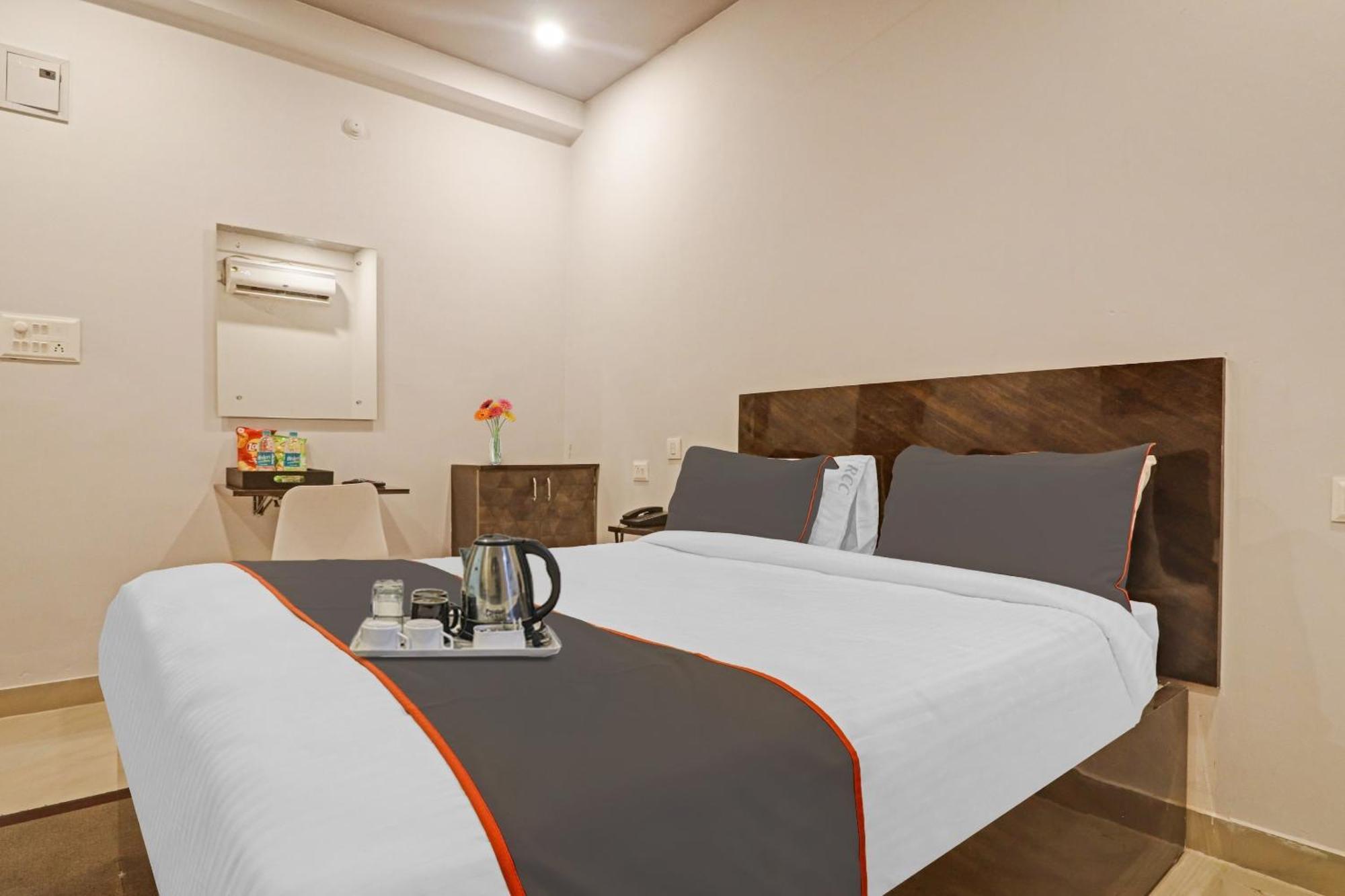 Super Townhouse Rcc Pristine Hotel Hyderabad Exterior photo