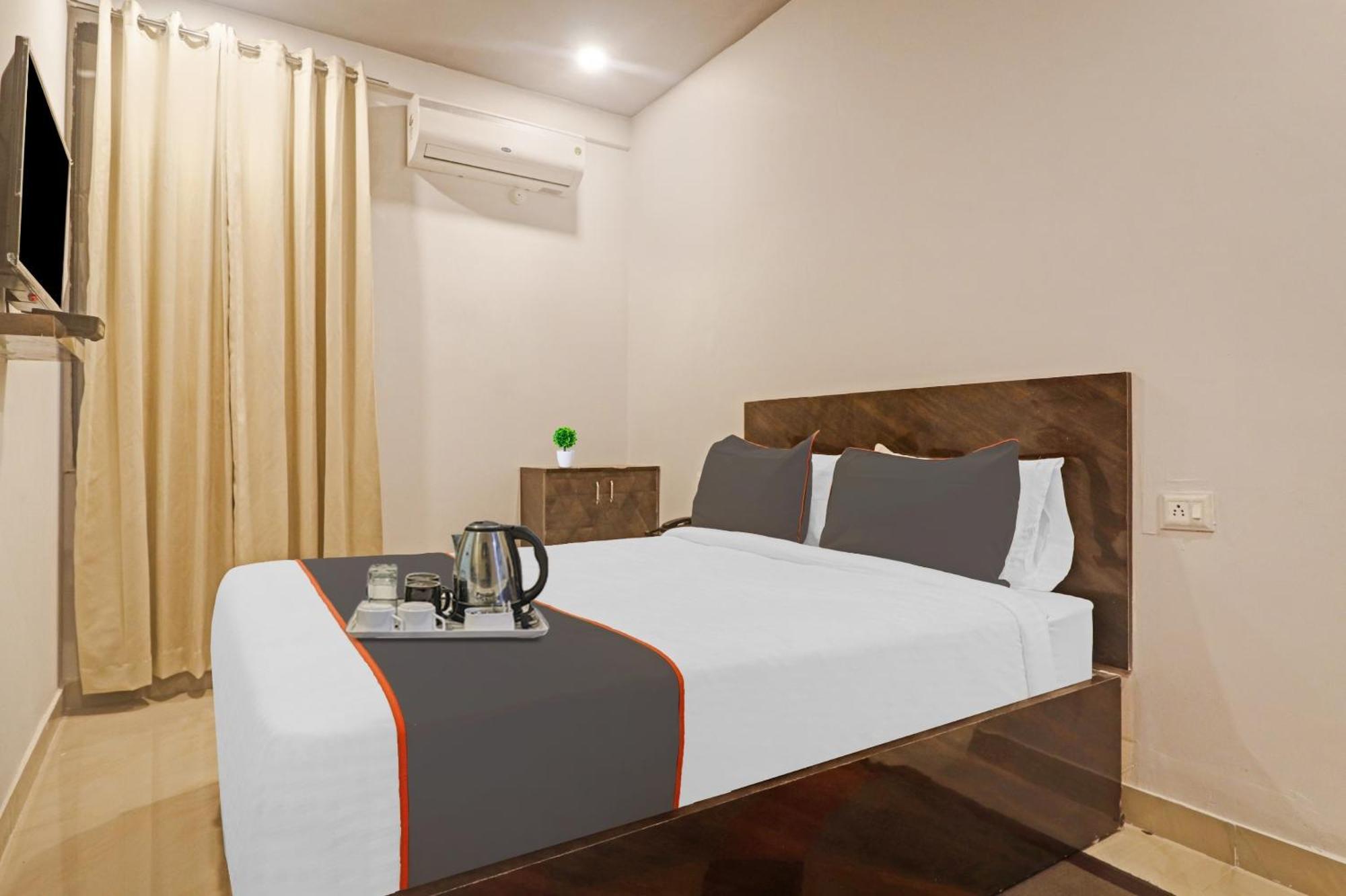 Super Townhouse Rcc Pristine Hotel Hyderabad Exterior photo